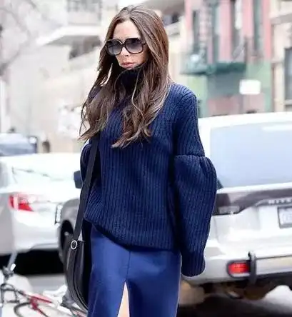 穿衣也要是要按脸型来的穿对脸小一圈