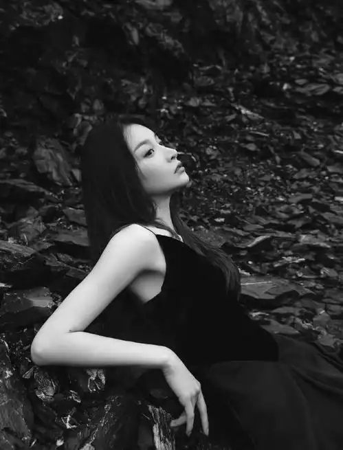 成熟御姐天花板禁欲系美女高启兰,让男人感到神秘和高贵