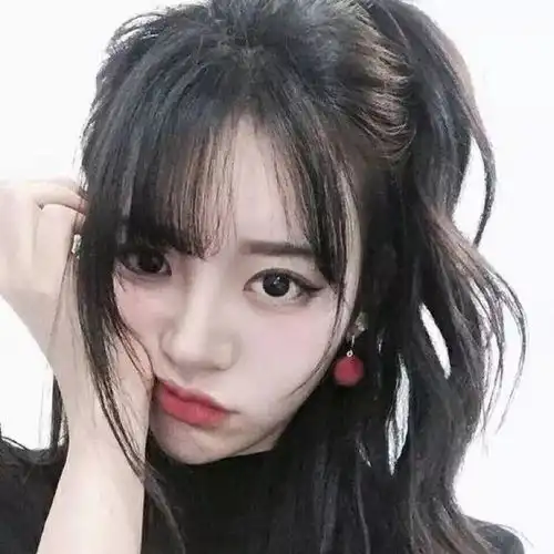 谁有黑色系高冷头像女头