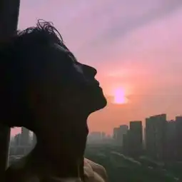 帮忙找一下这个头像的的情头谢谢