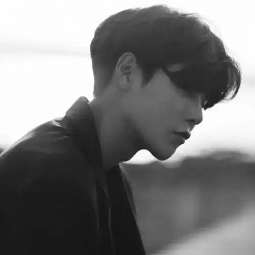 男生头像以热爱的态度对待生活就是对自己温柔