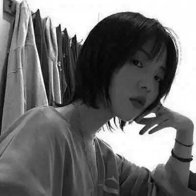 黑白女头像伤感高冷人总是各有苦衷不甘平庸
