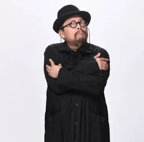 史航事件不断升级,当事人父亲发文女儿自杀前曾与男方短暂交往