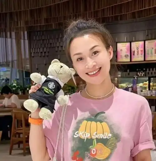 54岁阿姨变姐姐4个月瘦60斤,长相似少女