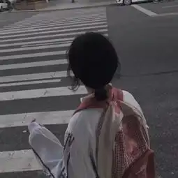 侧身小女生头像