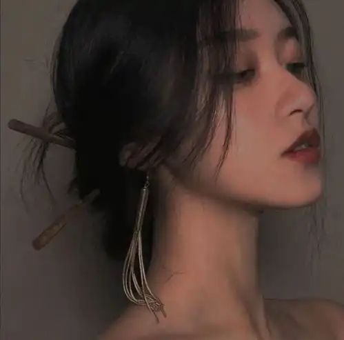 丧系女生头像你迟早也会成为别人的宝藏