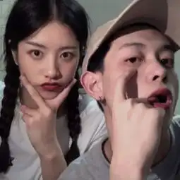 情侣头像拼成一张照片系