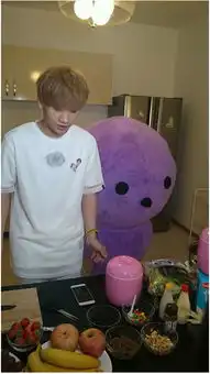 汪苏泷一日男友系列直播进行时,秀厨艺谈床品尽显暖男本色