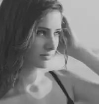 黑白女生性感头像