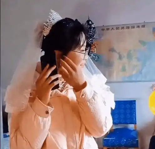 40岁大叔迎娶28岁新娘,没有婚纱没有房,网友别嫁了,太寒酸