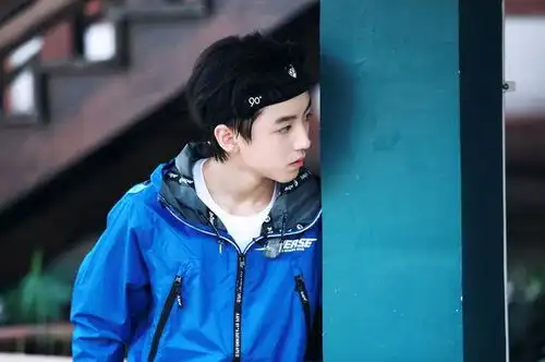 刘昊然当选狼系小男友,易烊千玺盐系小男友,网友腹肌炸了