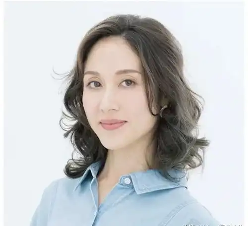 50岁的女人,这才是你该剪的发型齐肩微
