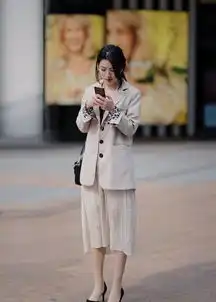 美女闺蜜连衣裙搭配绑带凉鞋,优雅从容且美丽大方