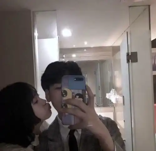 俗话说女追男隔层纱,女生只需3主动,小奶狗轻松追到手