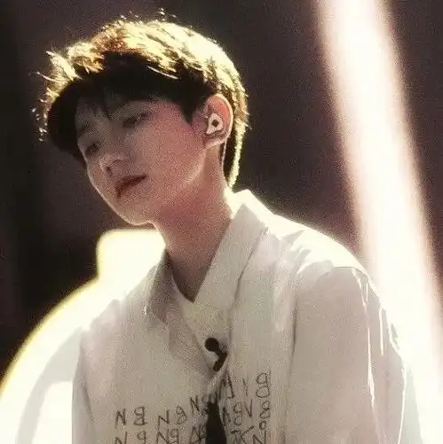 高冷男生头像想攒一口袋星星给你