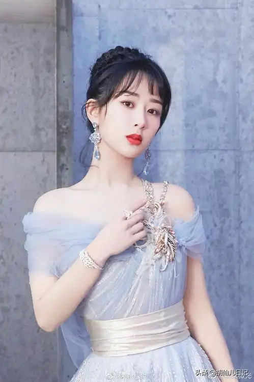 杨紫新造型像大妈脸肿嘴歪惹吐槽,女星们的嘴到底怎么了
