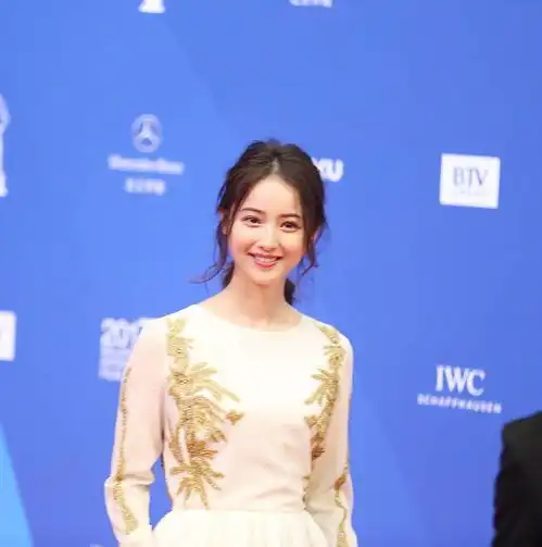 现在真是什么长相的男明星都能有颜粉,女明星集体...