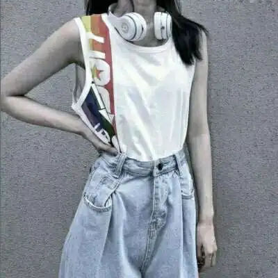 女生头像真人霸气黑色不露头的像小鸟一样在天上飞的感觉