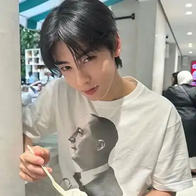 2023最新简单干净男生头像