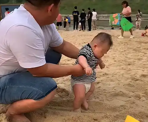 史诗级灾难片之爸爸带娃,没危险的时候,爸爸就是最大的危险
