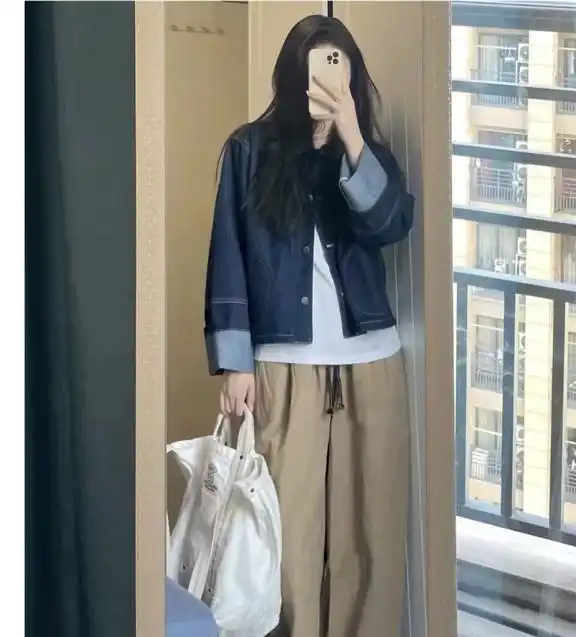 秋天浅卡其色裤子配什么颜色上衣好看