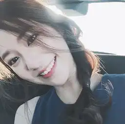 阳光微笑女孩卡通头像