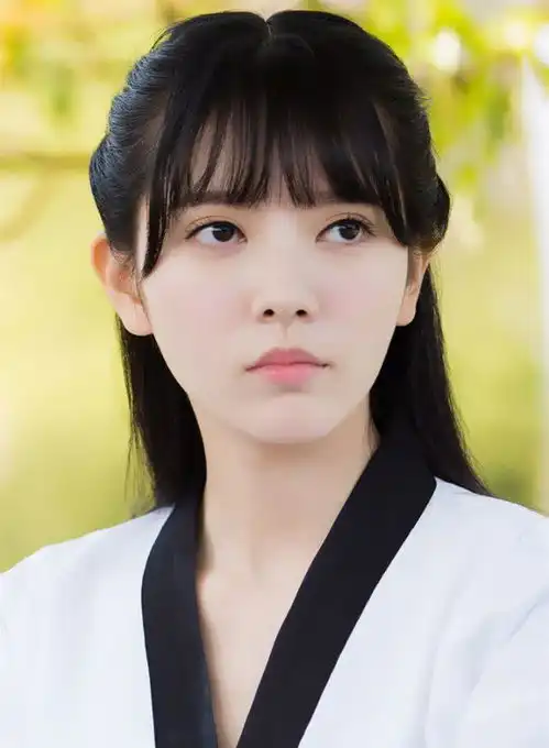 同样是掀刘海,旋风少女曲光雅风格大变,当掀开刘海后,谁不爱呢