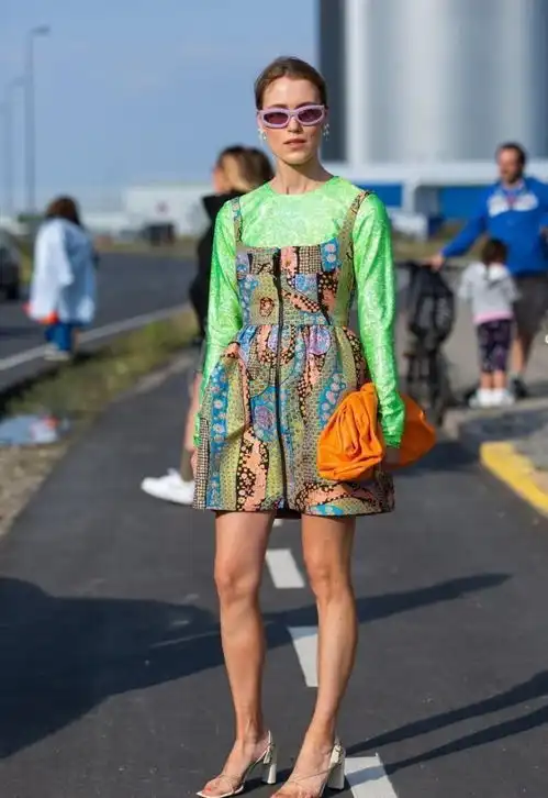 春季打底衫的选搭秘籍来了,当潮流达人一点不难,会选就能吸睛