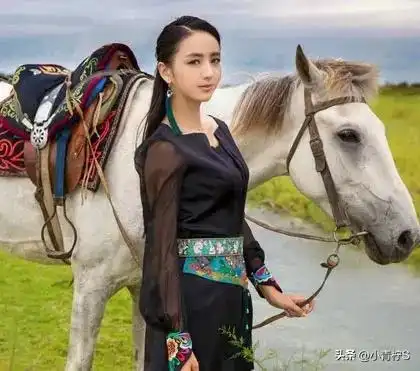 吴京镖人新造型化身草原硬汉,看演员阵容,都是会骑马的硬汉
