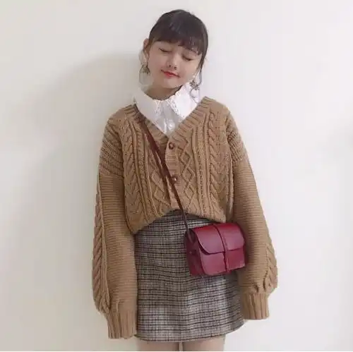 学生党可以学的的穿搭,灰白卫衣a字纹格半裙,妥妥的校园风