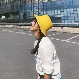 戴帽子女生头像黑色系女