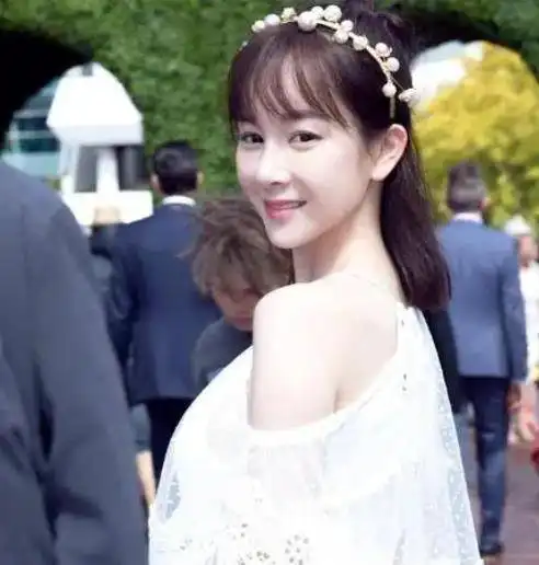 娱乐圈中神奇的女明星,长相很美艳嘴巴却是歪的,景甜金晨最明显