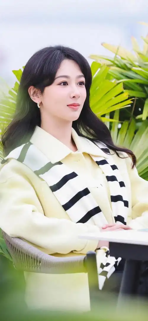 美女壁纸第2509期杨紫