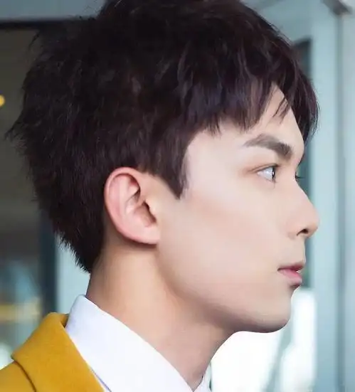 李现蔡徐坤松鼠肌,吴磊王鹤棣猴系长相,细数男流量的标志性特征