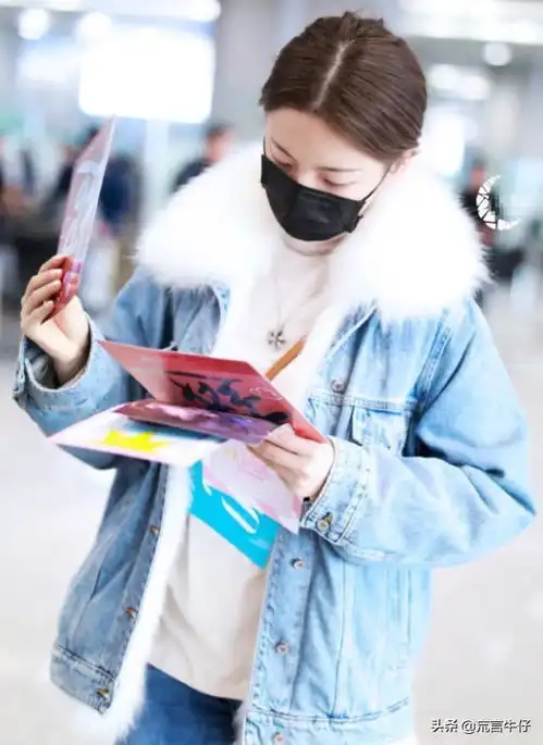 变瘦后的杨超越真迷人穿浅色牛仔裤竟不胖