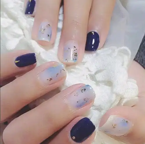 今夏必火的蓝色晕染美甲,自带降温属性