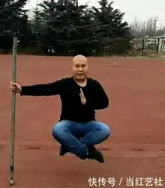 这个空中打坐的男子,吸引了多人围观,你还相信自己的眼睛吗