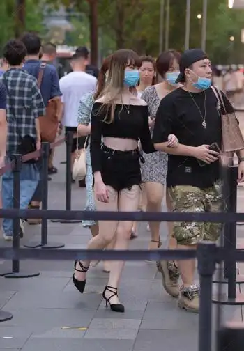 黑色系时尚元素,往往能营造高级感