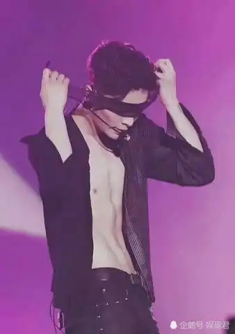 杨洋李易峰陈晓林更新当红小生蒙眼照大盘点,总有一款迷倒你