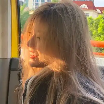 阳光下的女生头像唯美,散发着阳光般的温暖