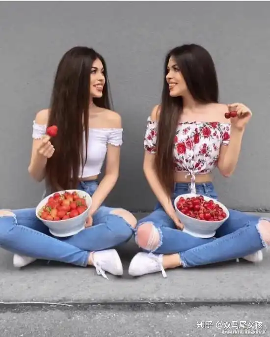 腰臀比堪称完美的双胞胎美女姐妹花
