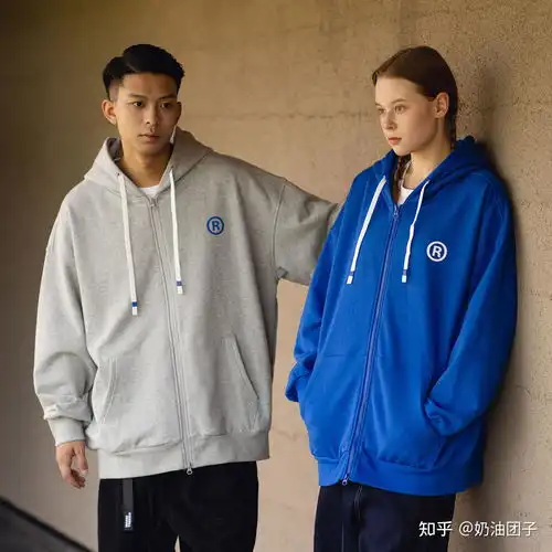 带卫衣的卡通男生头像穿