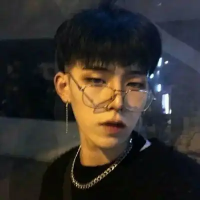 2020高清阳光帅气男生头像叼根香烟再吻你