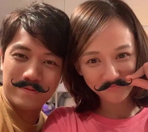 脱单后首个情人节陈乔恩获艾伦送玫瑰笑成眯眯眼