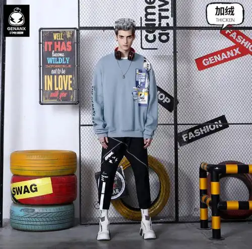 25个超高颜值的粉色系潮牌卫衣