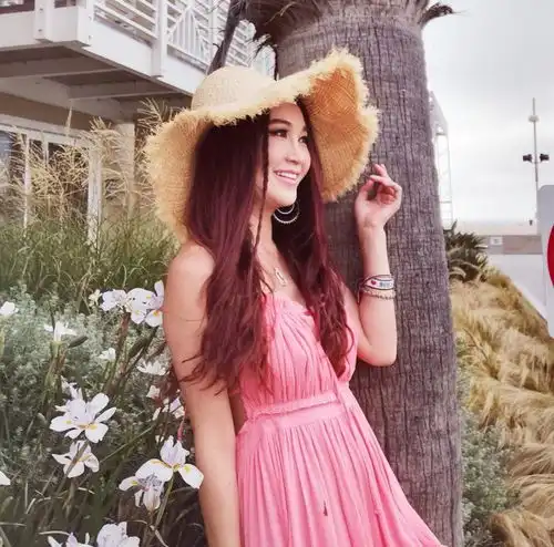 温碧霞不穿白裙更惊艳,紫色碎花裙性感又优雅,美得不像53岁