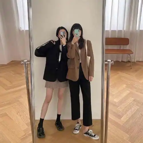 18套适合闺蜜出游的早秋穿搭,配色高级温柔,优雅又不失女人味