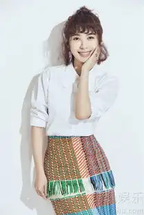 李菲儿卷发时尚写真曝光瞬变可爱萌系少女