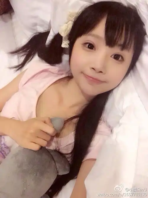 小柔seeu粉嫩萝莉coser爆照
