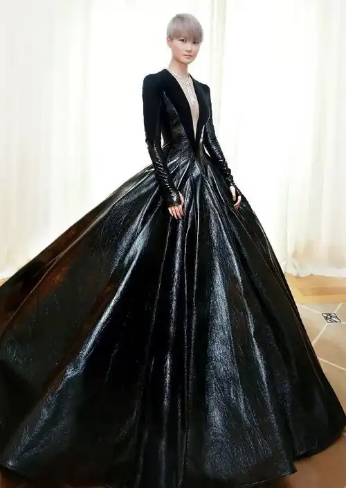 都穿黑色礼服鞠婧祎是仙女,杨幂最规矩,最像网红的竟是杨超越